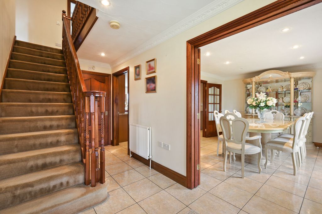 Property photo 2 of 27