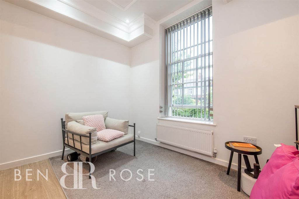 Property photo 3 of 8 Lounge/Kitchen