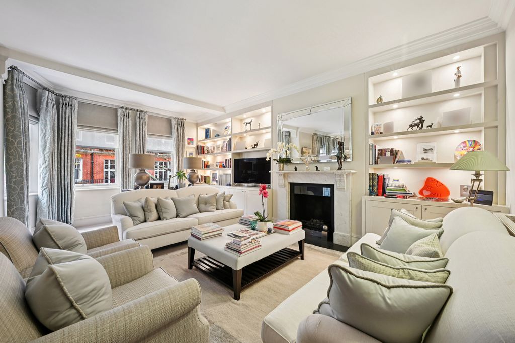 Property photo 2 of 18 Reception