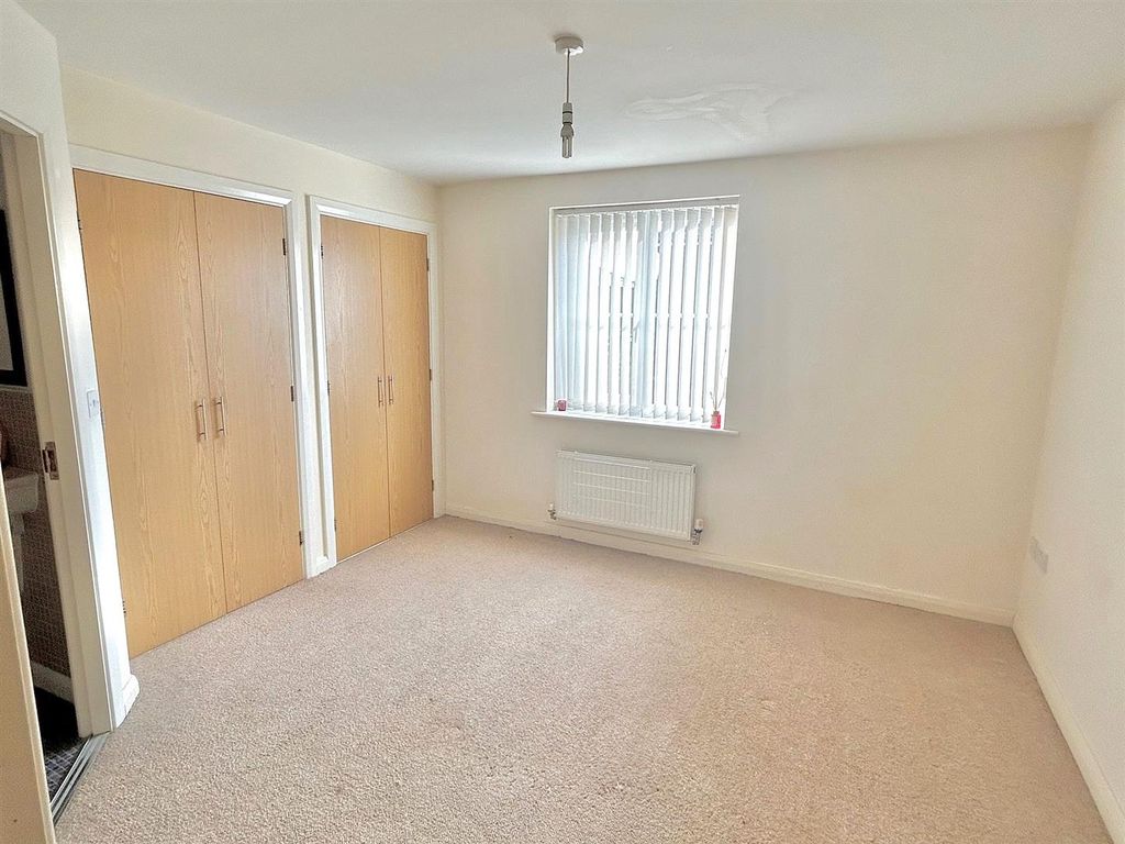 Property photo 2 of 8 Bedroom 1.Jpg