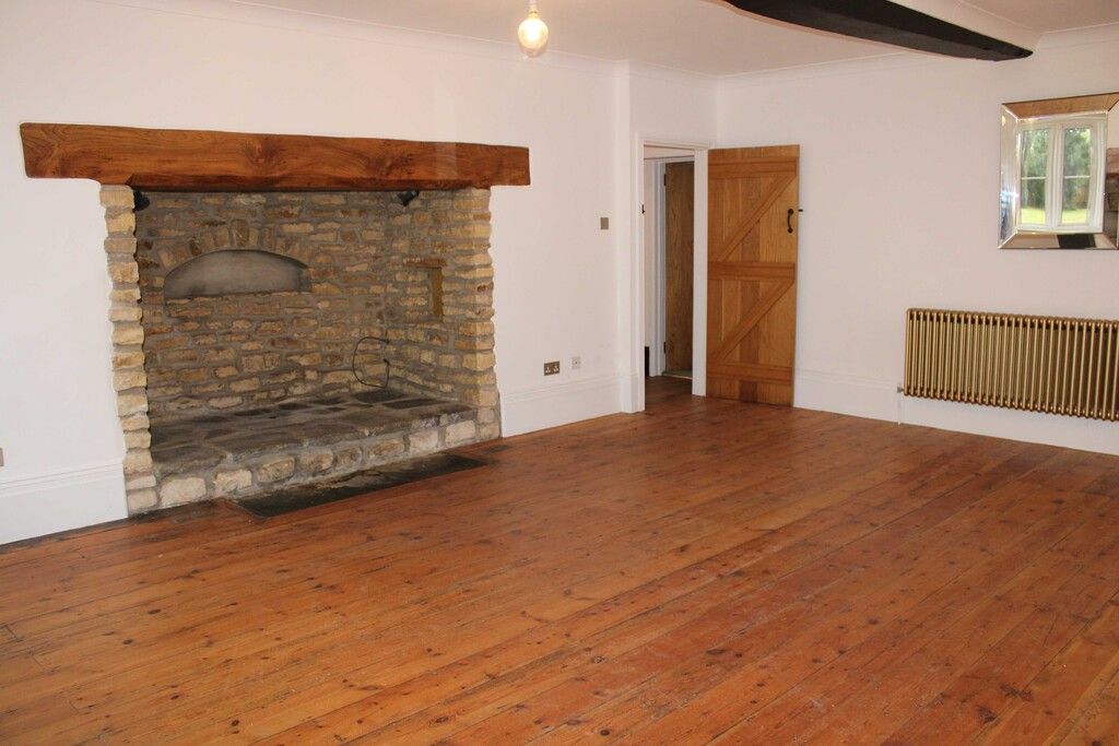 Property photo 3 of 11 Lounge