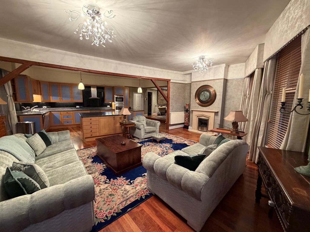 Property photo 2 of 11