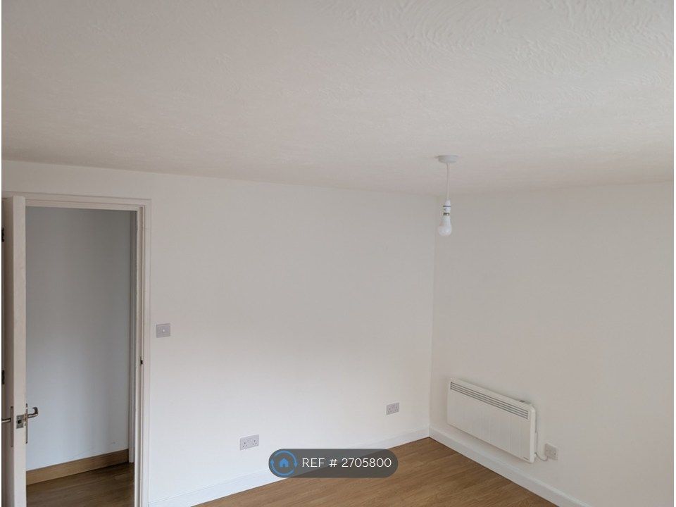 Property photo 2 of 21 Living Room