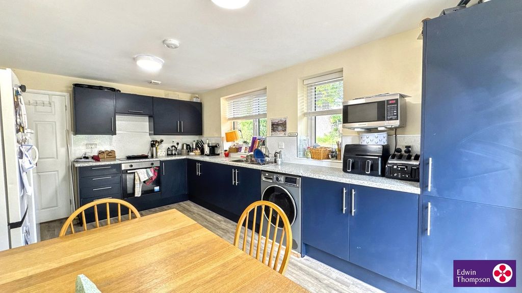 Property photo 3 of 31