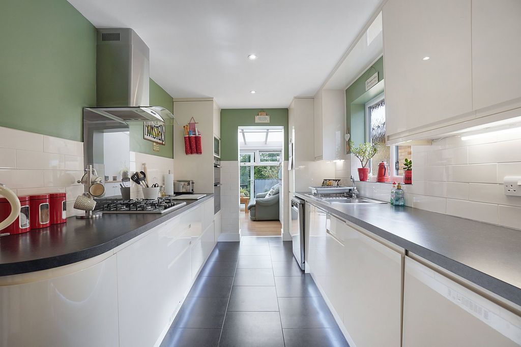 Property photo 3 of 23