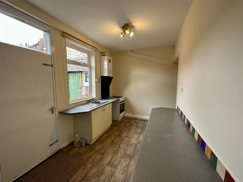 Property photo 3 of 6 Kitchen