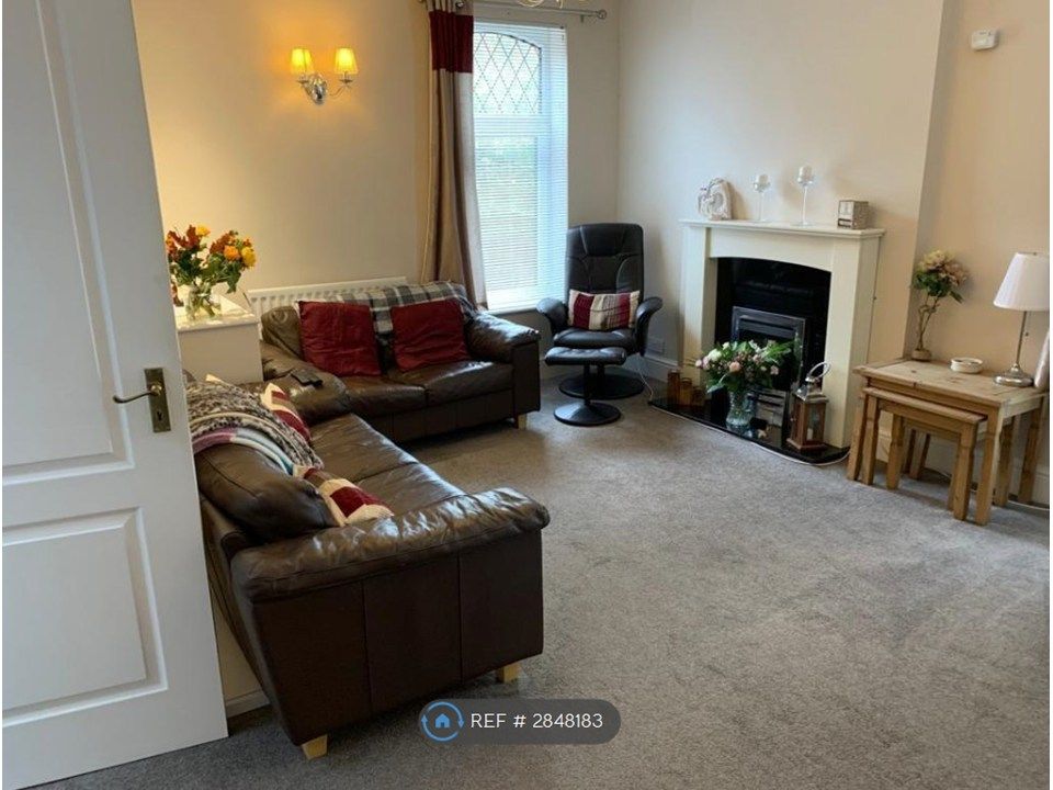 Property photo 2 of 7 Living Room