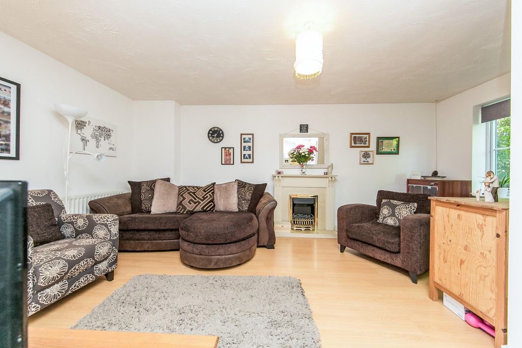 Property photo 3 of 10 Living Room