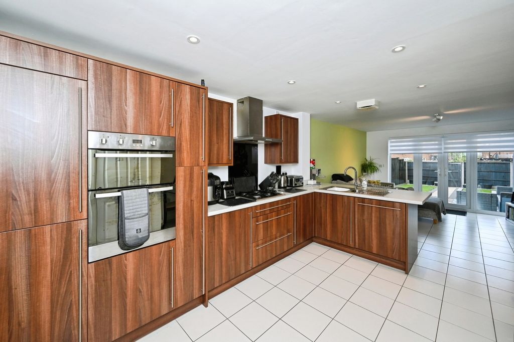Property photo 2 of 18 Kitchen