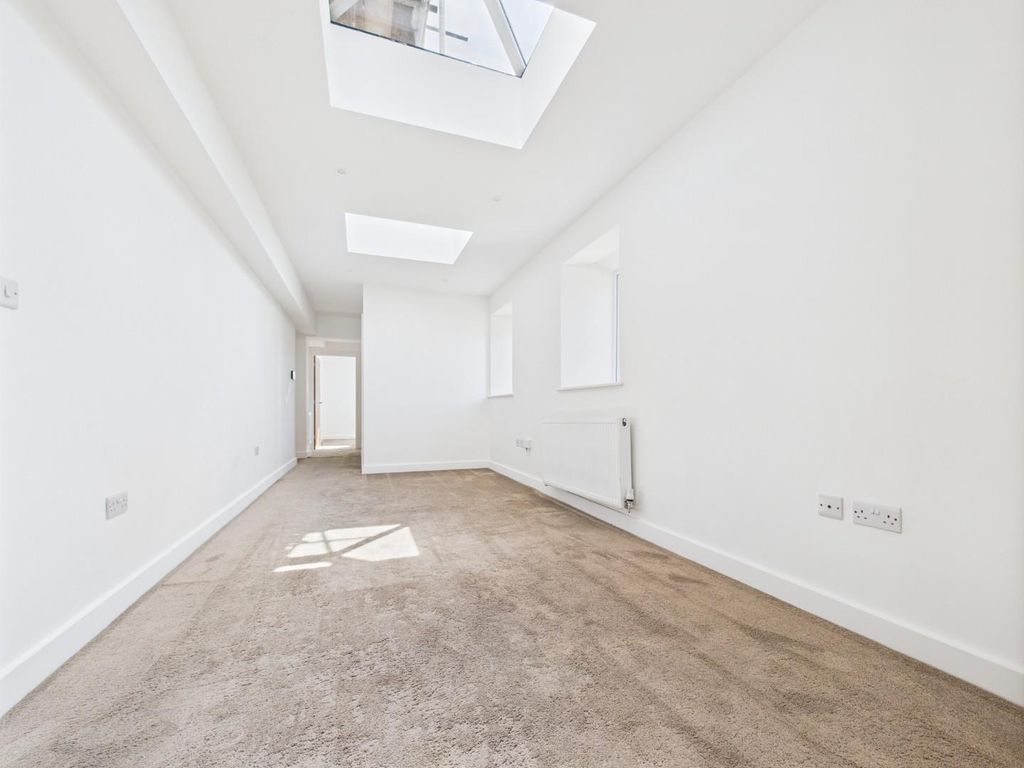 Property photo 3 of 22 Cam01576G0-Pr0287-Still003.Jpg