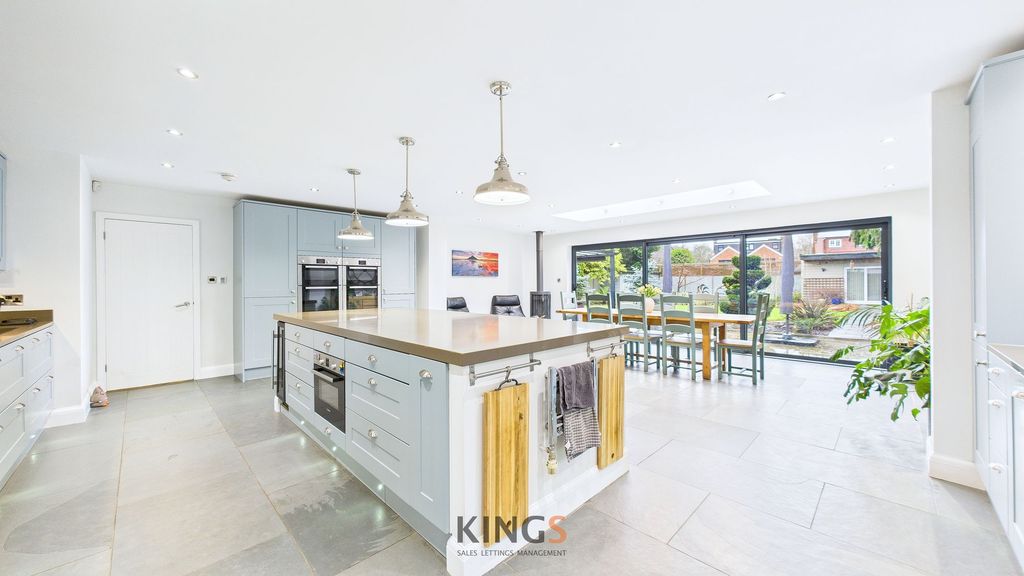 Additional image 10 of 5 bed detached house for saleUpland Drive, Brookmans Park AL9