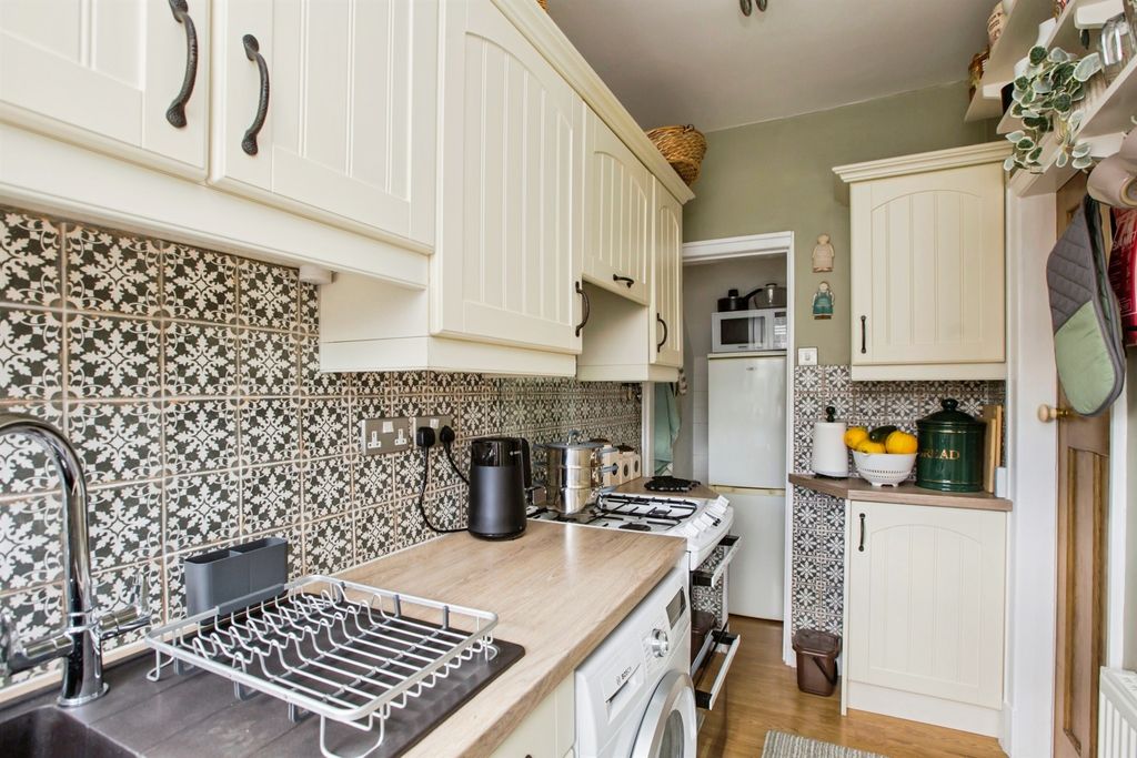 Property photo 2 of 17