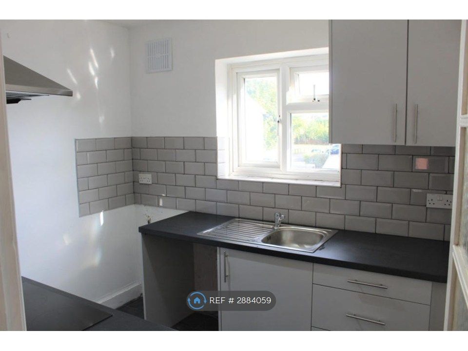 Property photo 2 of 9 Kitchen