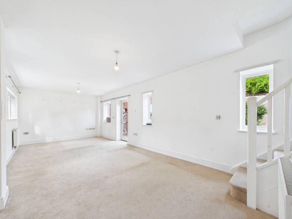 Property photo 2 of 14 Giraffe360-Still002