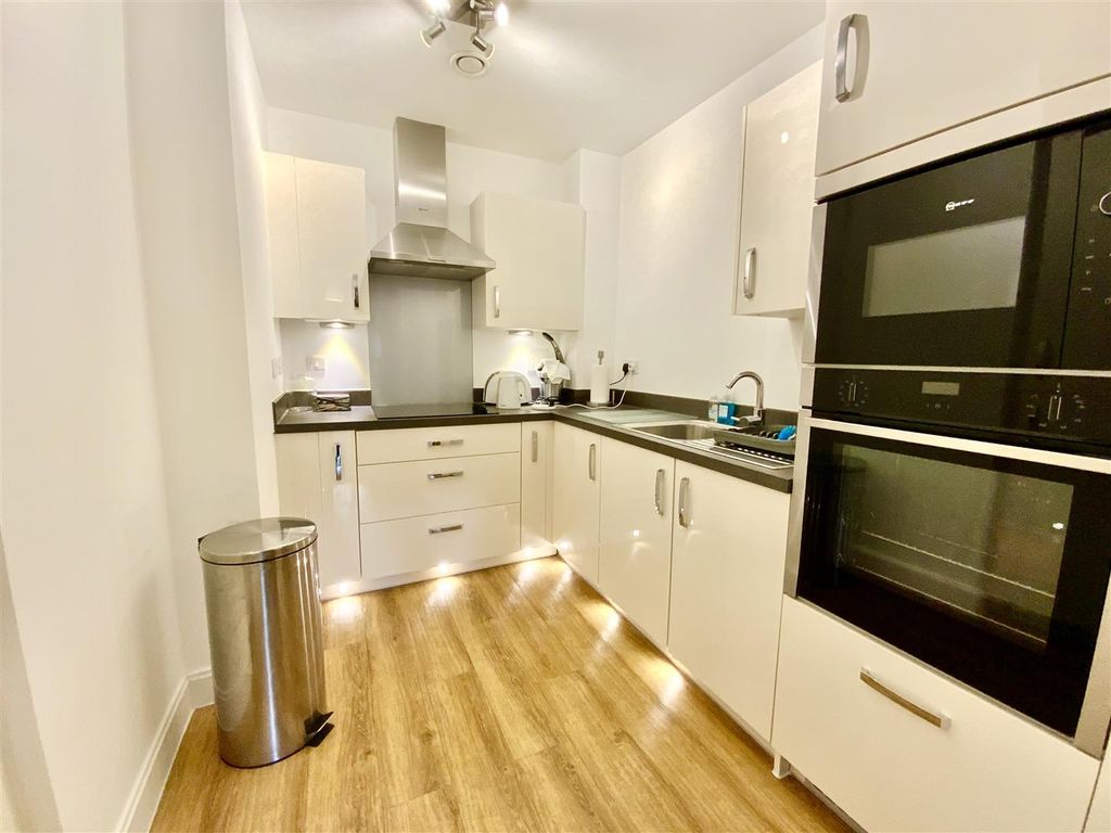 Property photo 2 of 11 Separate Kitchen