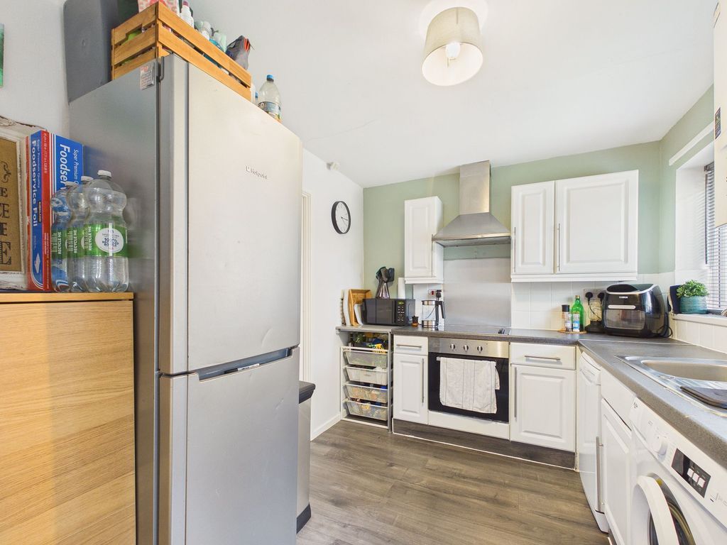 Property photo 3 of 9 Kitchen