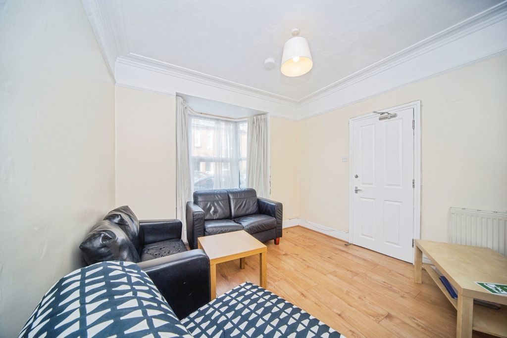 Property photo 3 of 16 Pbox-Img.Jpg