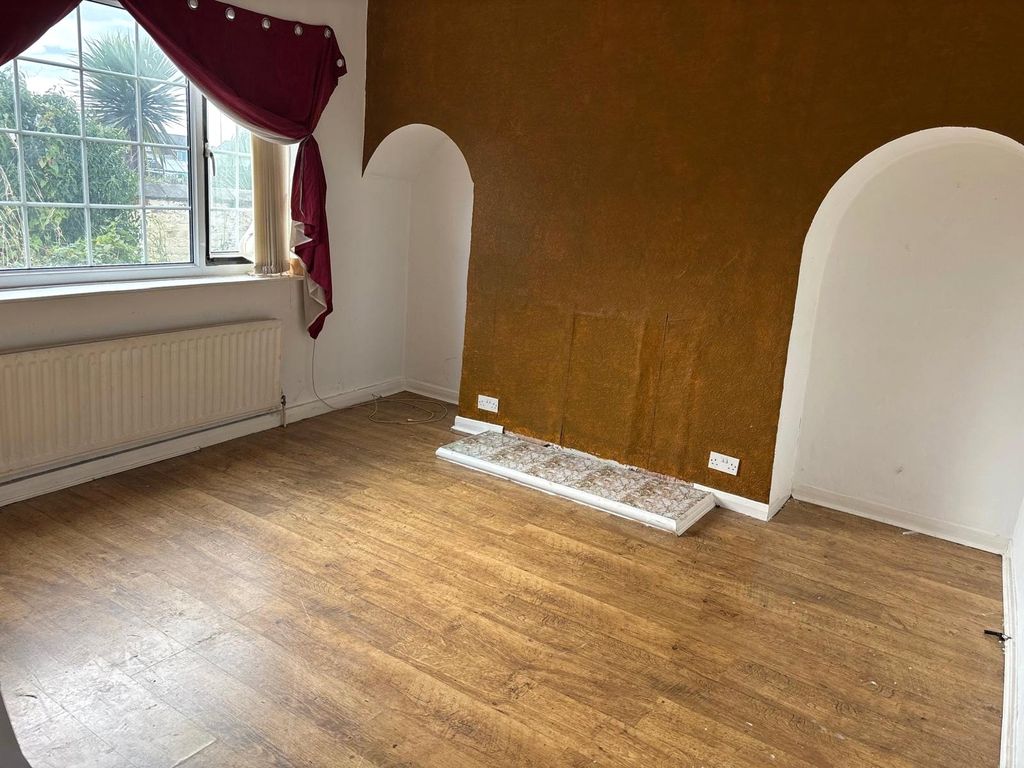 Property photo 2 of 4 Picture No. 04