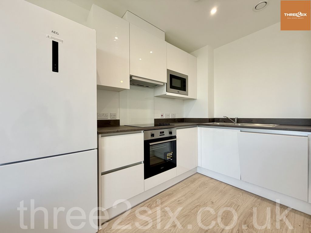 Property photo 3 of 10 Kitchen