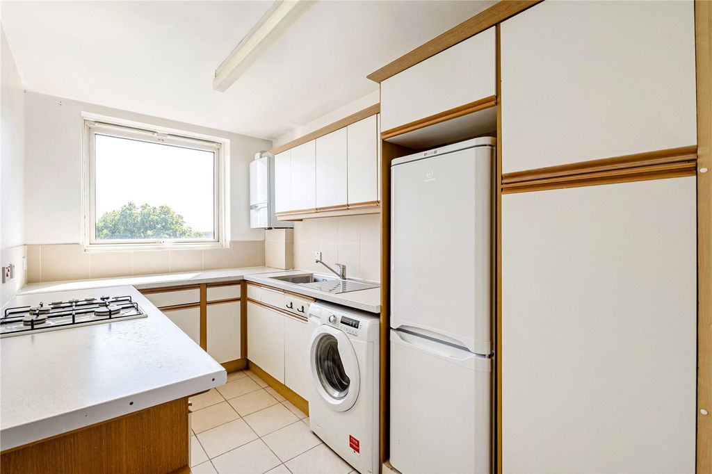 Property photo 3 of 10 Kitchen