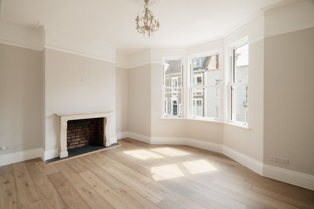 Property photo 3 of 23 Sitting Room