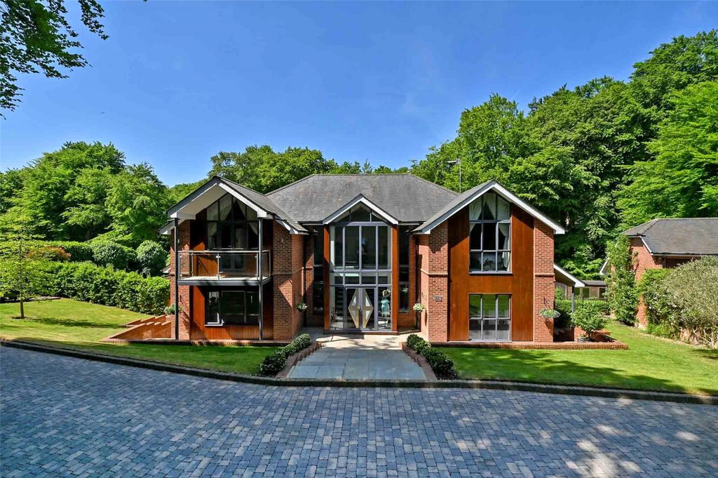 Property photo 1 of 18 Front