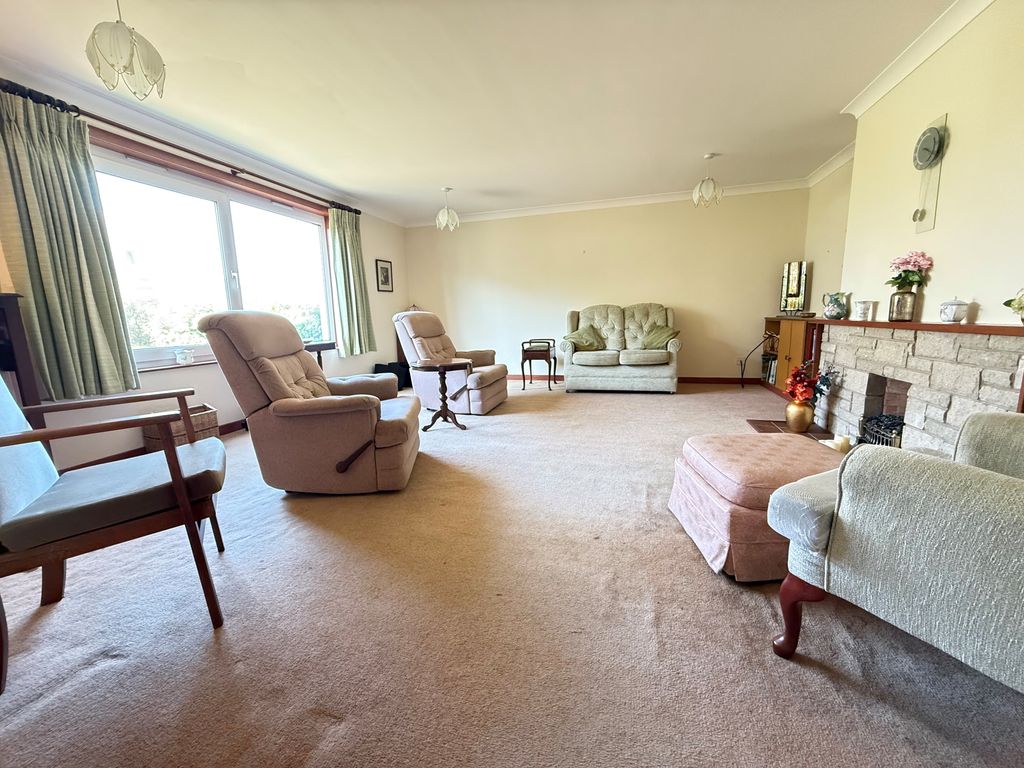 Property photo 2 of 9 Lounge 