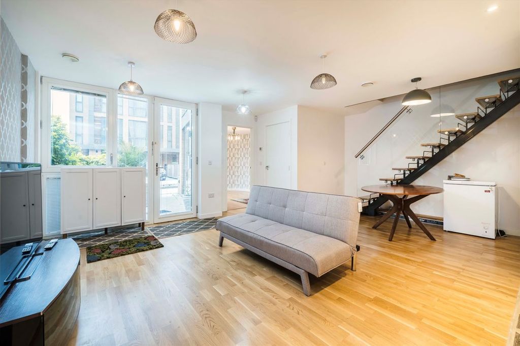 Property photo 3 of 11