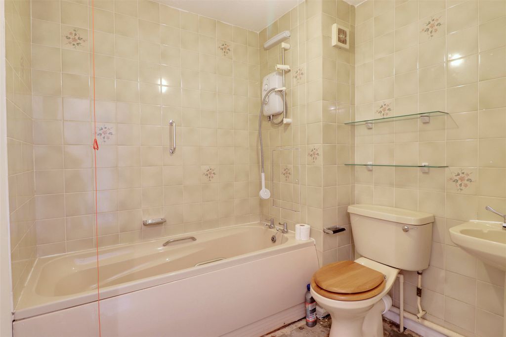 Additional image 7 of 2 bed flat for saleWestgate Mews, Launceston, Cornwall PL15