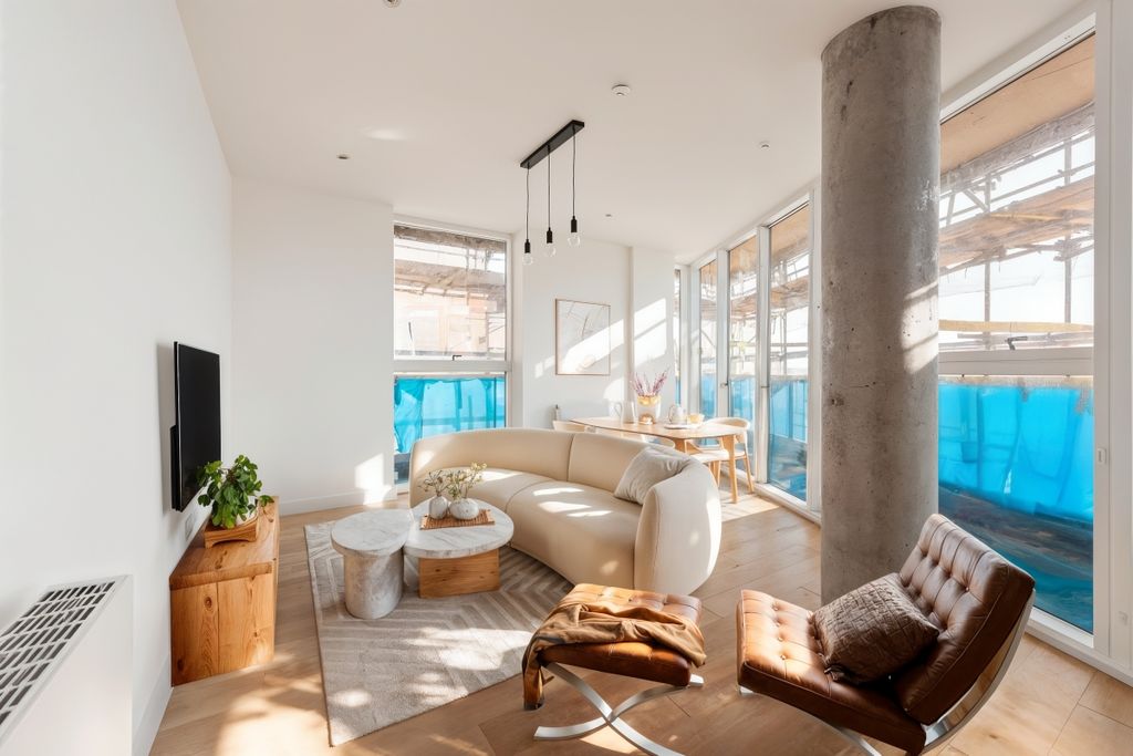 Property photo 1 of 16 Property_9A4A_094...