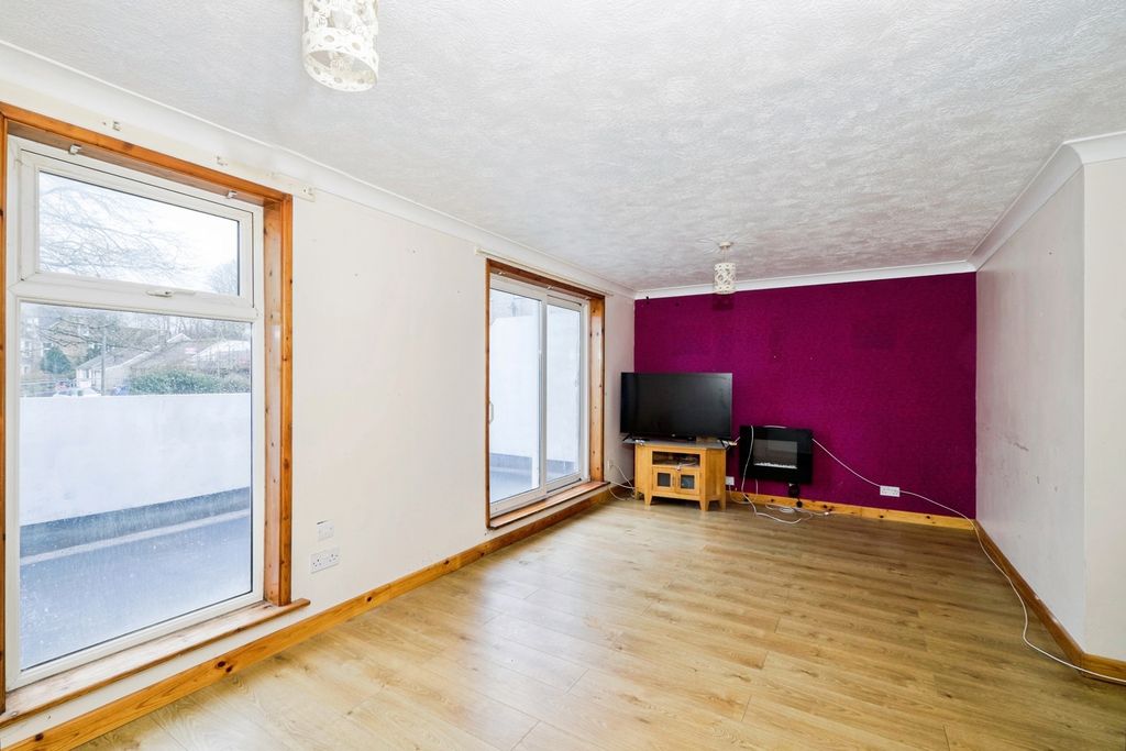 Property photo 3 of 12 Pbox-Img.Jpg