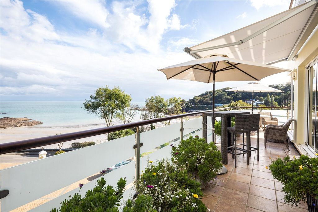 Property photo 2 of 19 Balcony