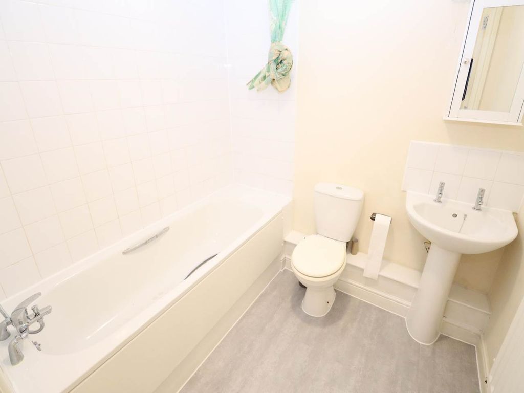 Property photo 3 of 6 Bathroom