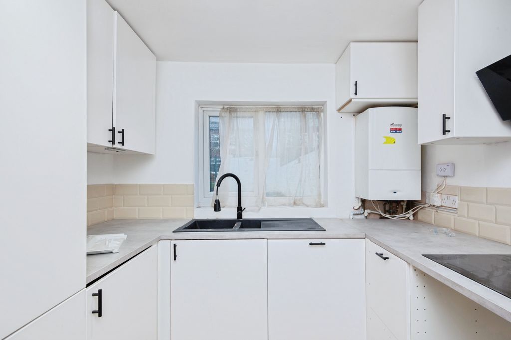 Property photo 3 of 15 Kitchen