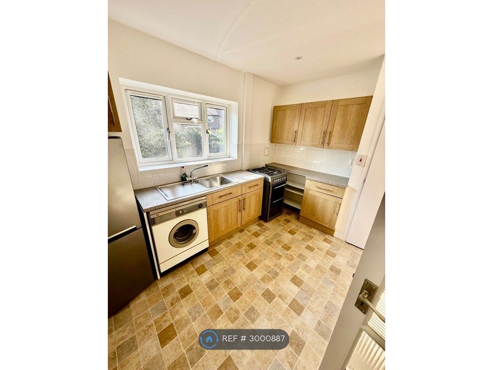 Property photo 3 of 10 Kitchen