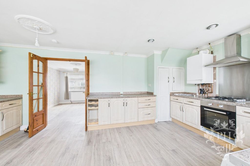 Property photo 3 of 11 Cam02002G0-Pr0241-Still009.Jpg