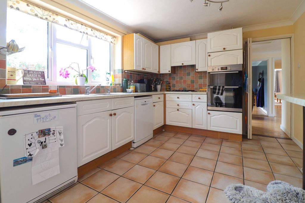 Property photo 3 of 12