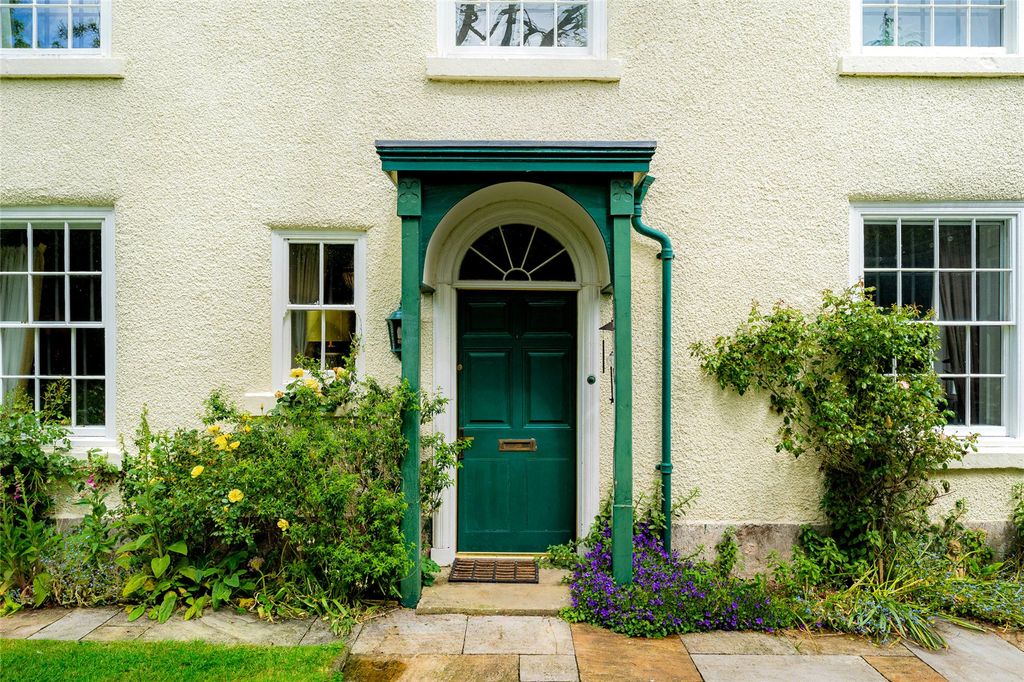 Property photo 2 of 24 Entrance