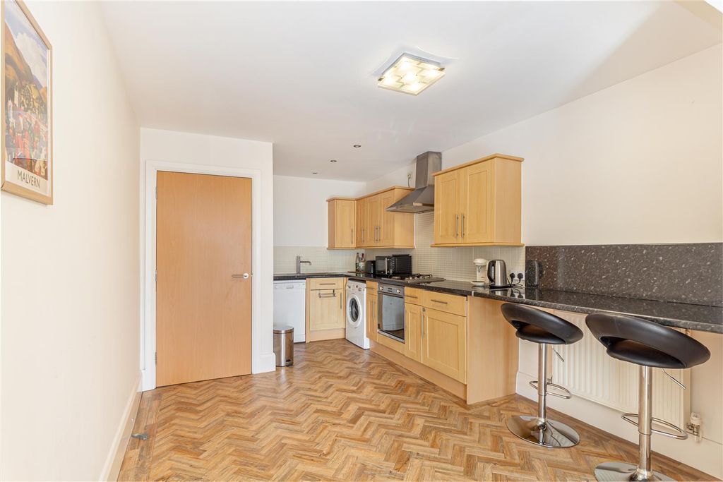 Additional image 14 of 2 bed flat for saleSt. Anns Road, Malvern WR14