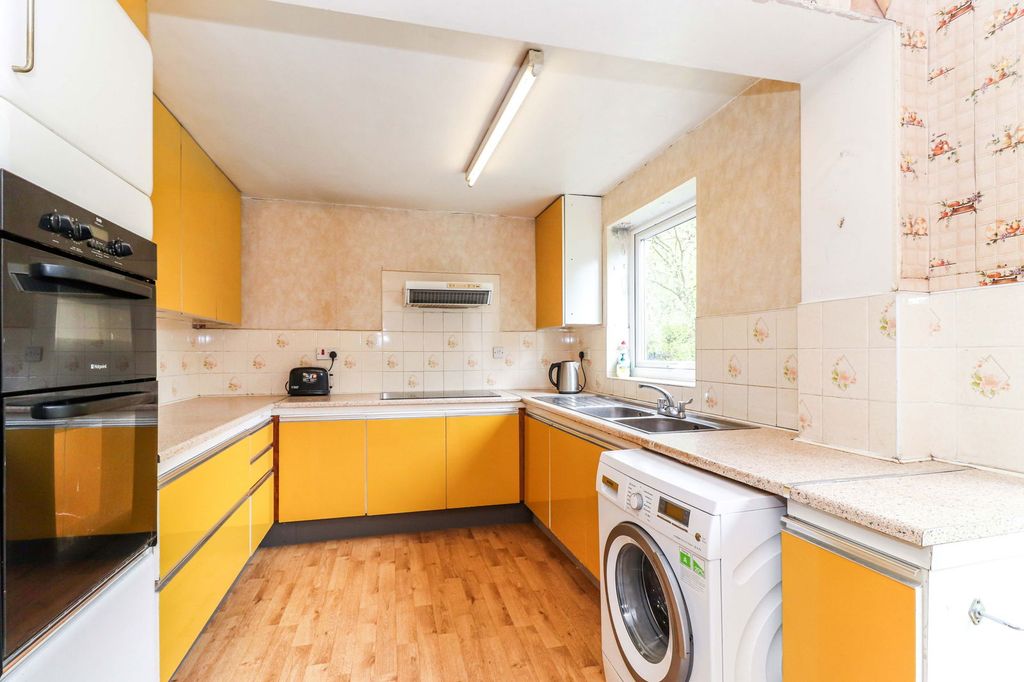 Property photo 3 of 21