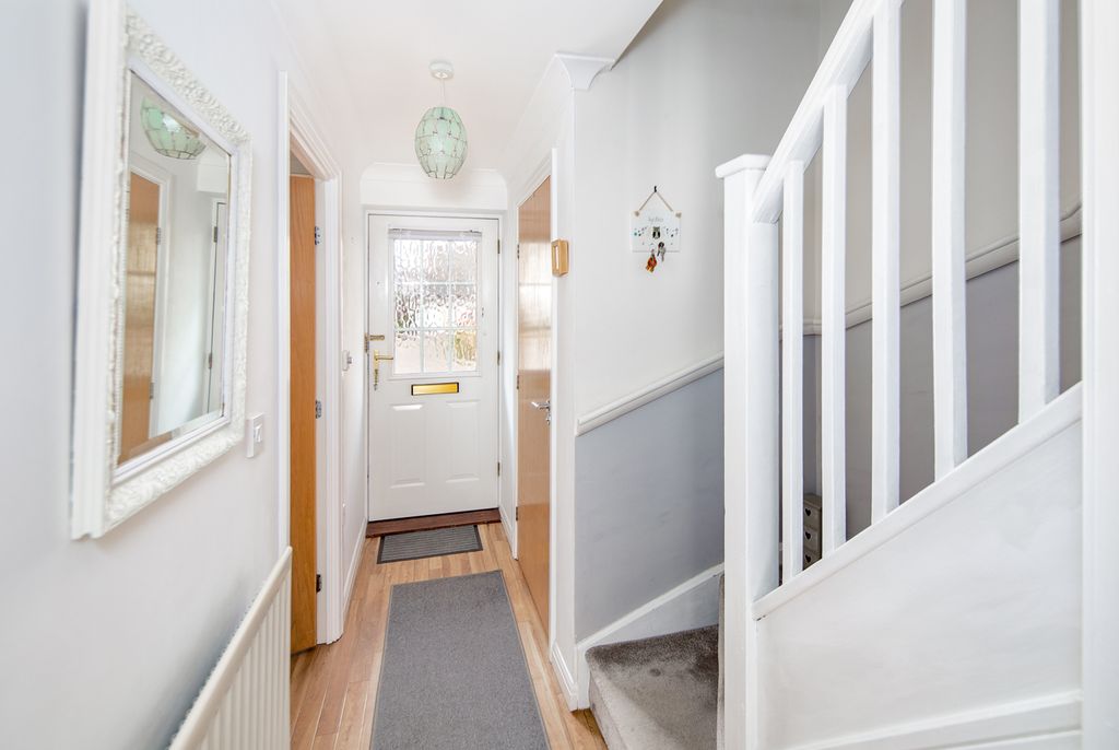 Property photo 3 of 21 Entrance Hall