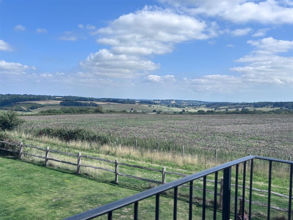 Property photo 2 of 26