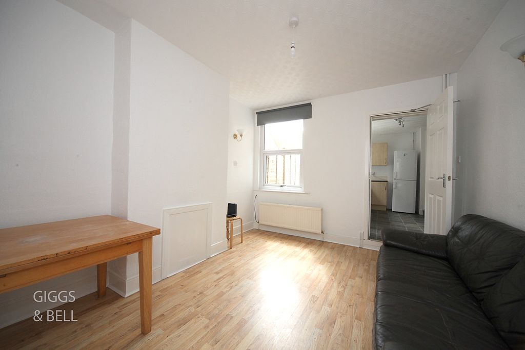 Property photo 3 of 16 5128872