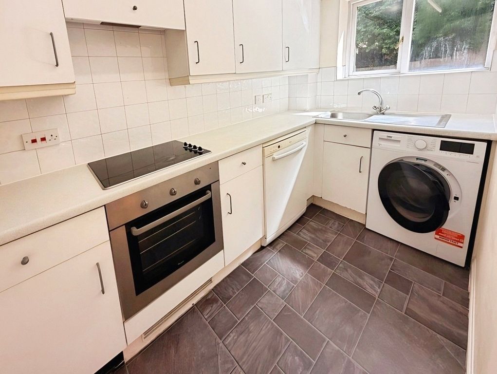 Property photo 2 of 10 Kithcen