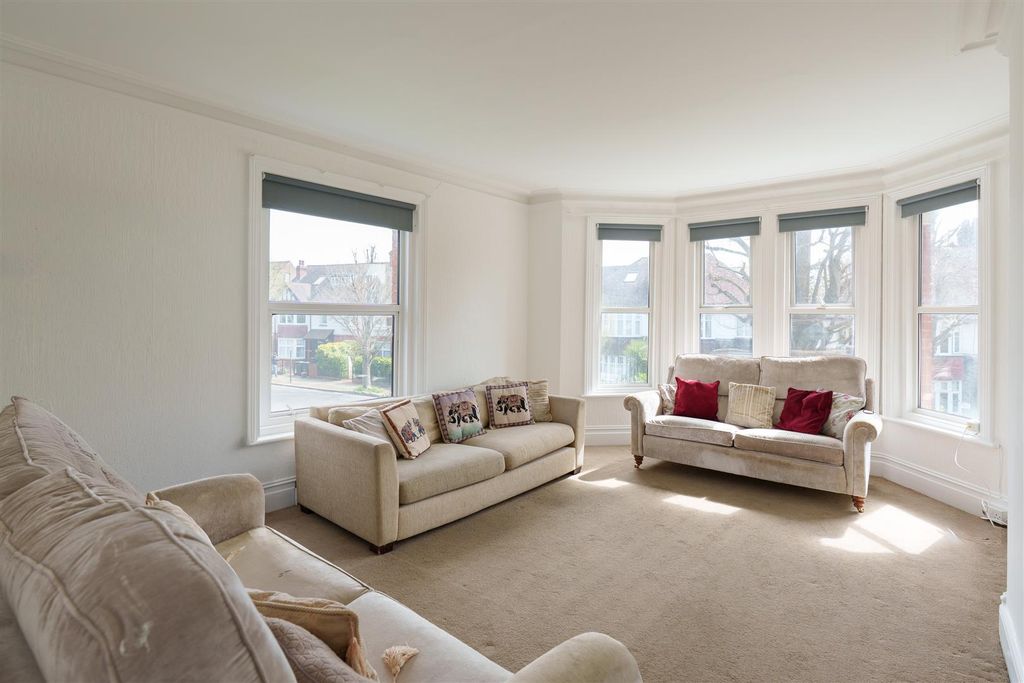 Property photo 2 of 15 10A Wilbury Crescent-2.Jpg