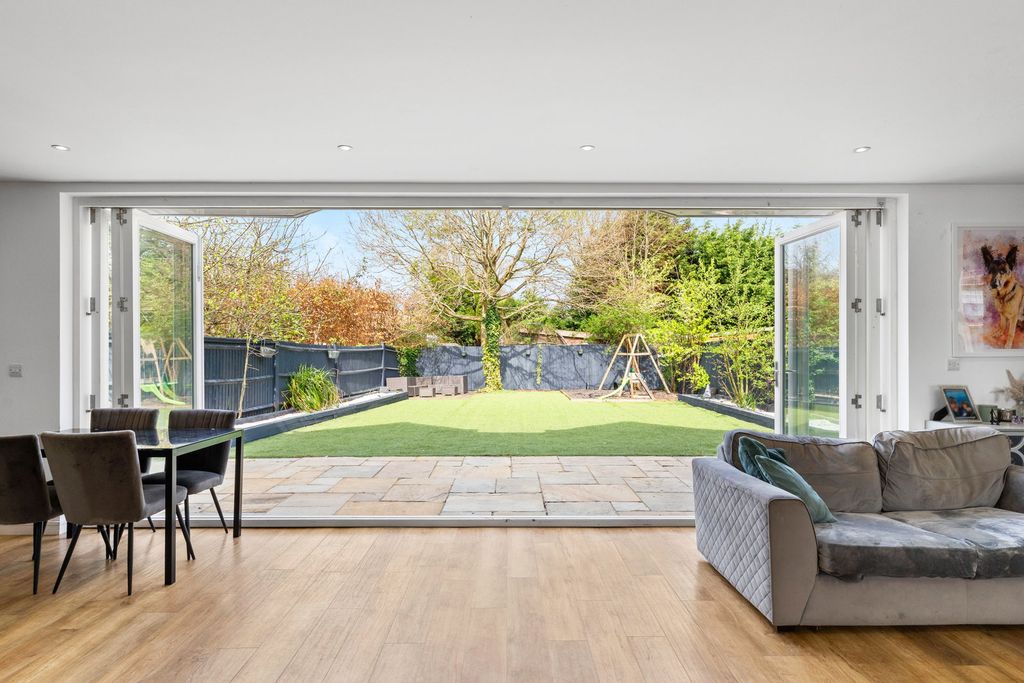 Property photo 2 of 26