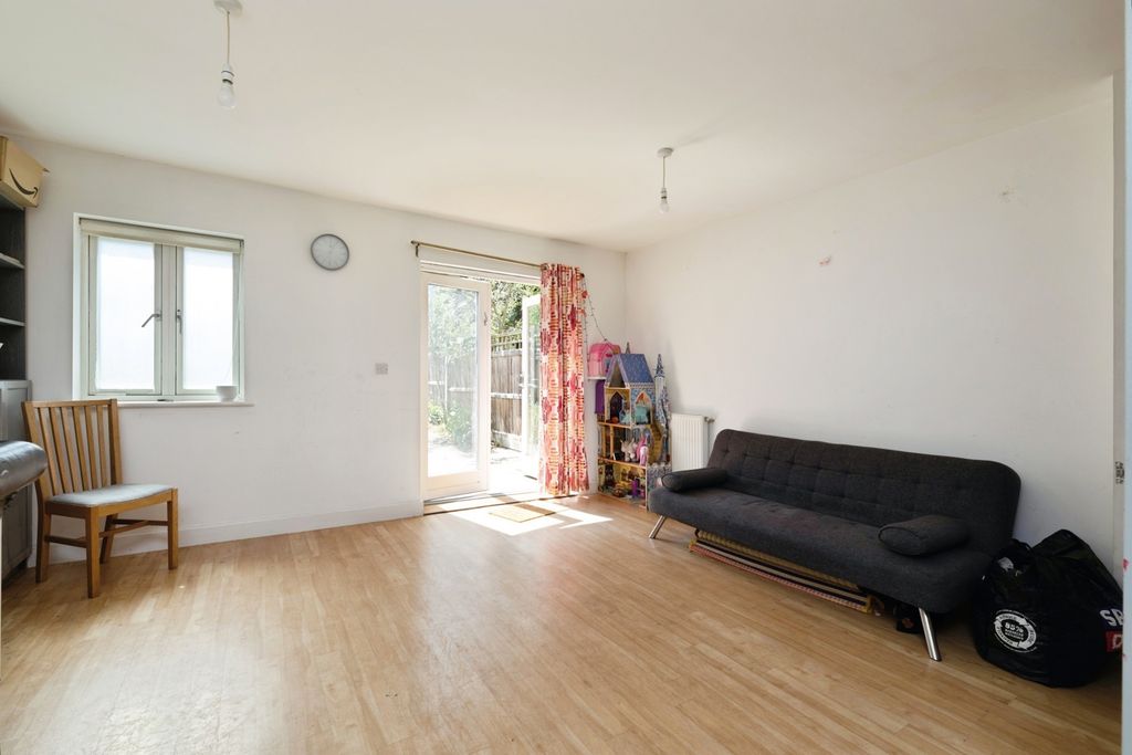 Property photo 3 of 19 Pbox-Img.Jpg
