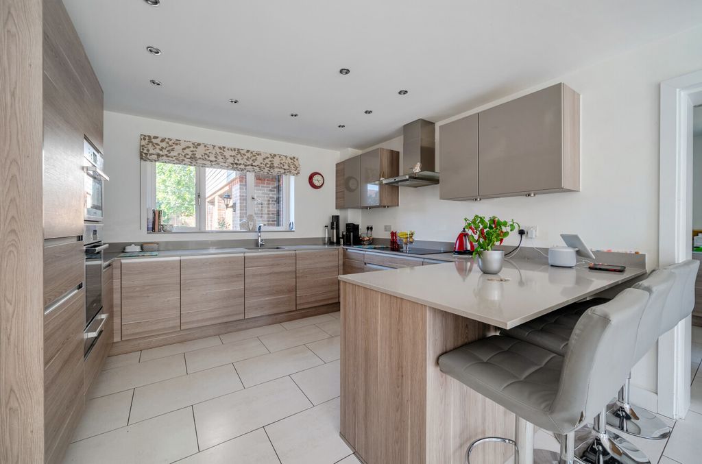 Property photo 3 of 18 1493038-7-6A565F1...