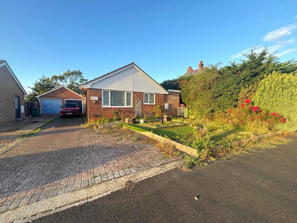 Property photo 1 of 11 Front (Exterior)