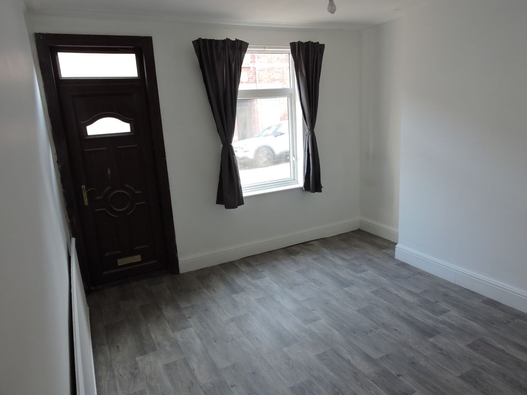Property photo 3 of 10 Living Room